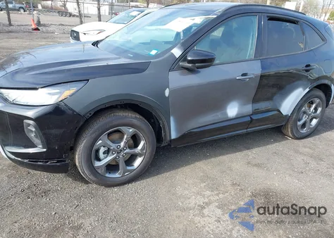 2024 Ford Escape St-Line Select z USA, uszkodzony, nr VIN 1FMCU9NZ9RUB16697